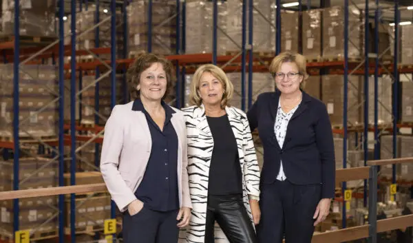 Oprichters Marian Marjon en Monique in het magazijn van Sorgente.